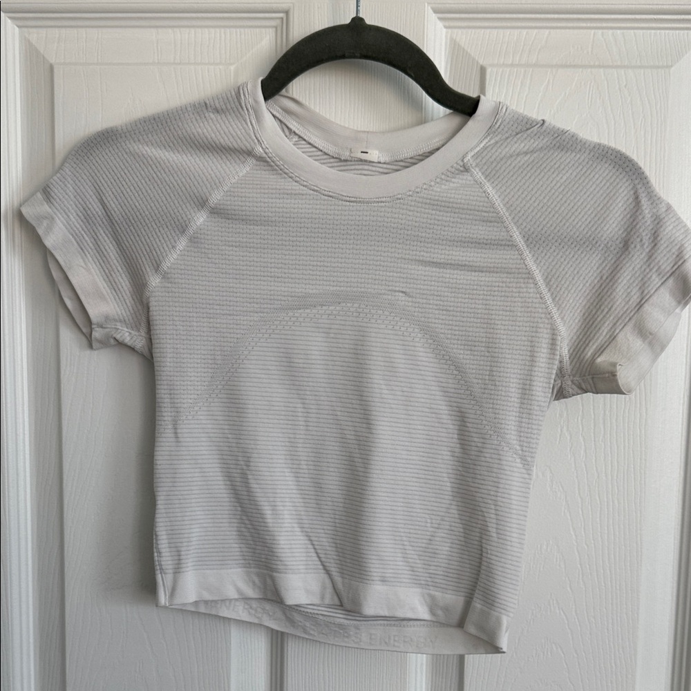 Lululemon size 4 white cropped Run Swiftly T in excellent condition